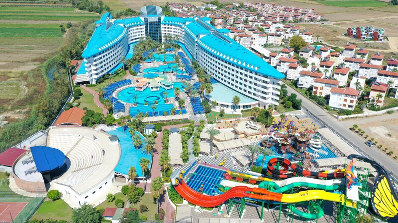 Crystal Admiral Resort Suites & Spa 19