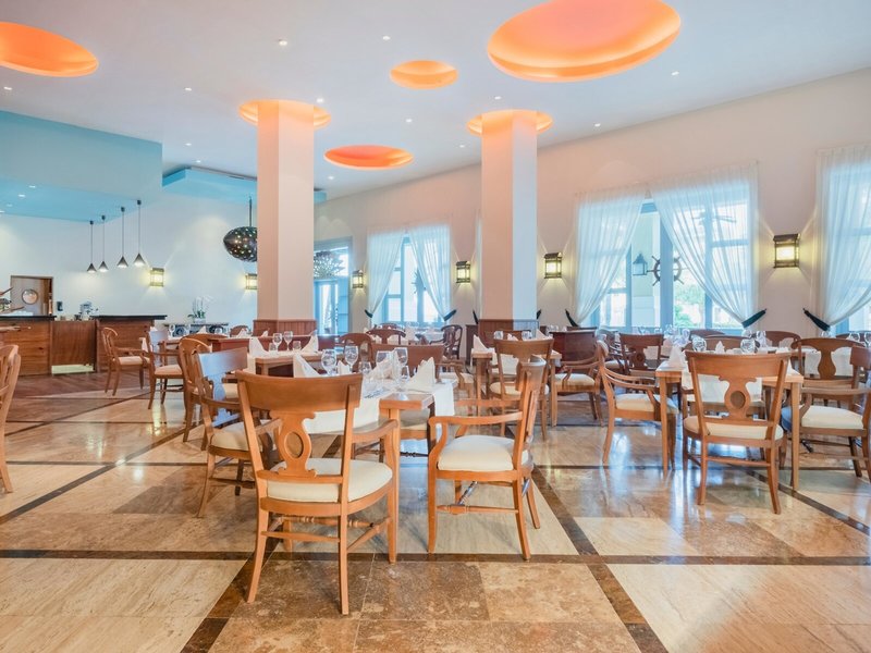 Iberostar Rose Hall Beach 18