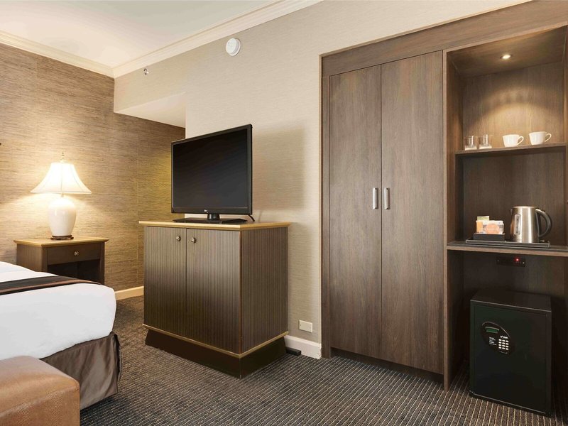 The Whitehall 28