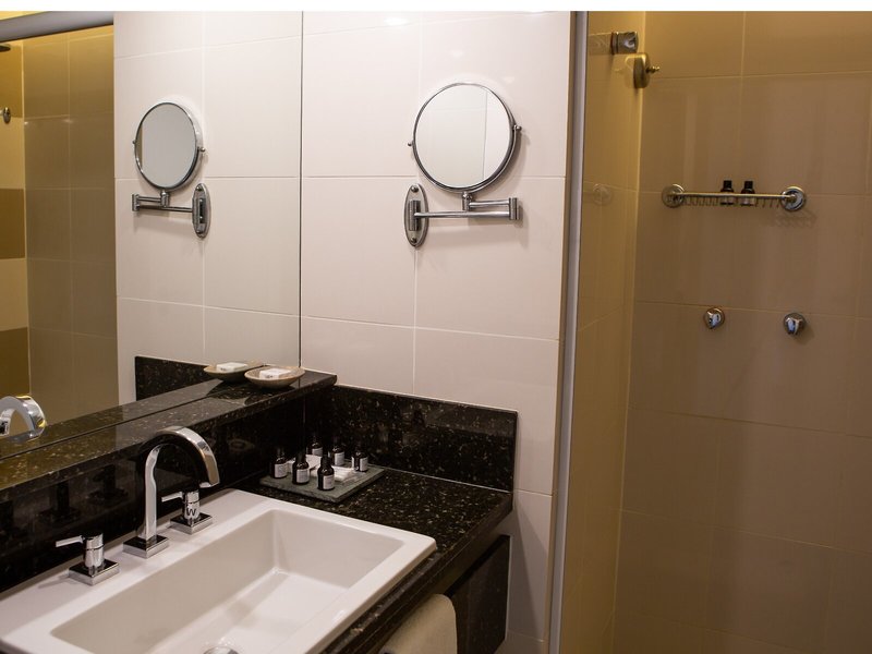 Best Western Plus Sol Ipanema 44 - Bathroom Example