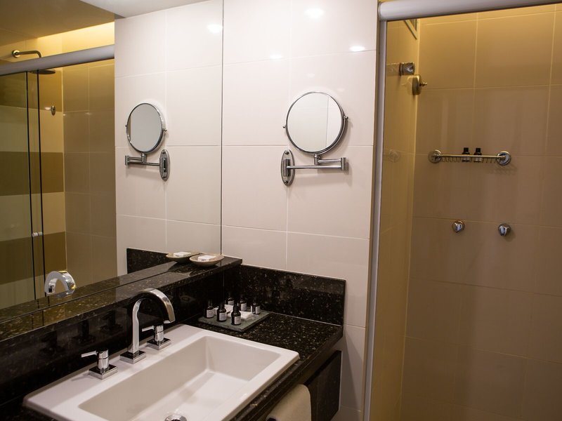 Best Western Plus Sol Ipanema 45 - Bathroom Example
