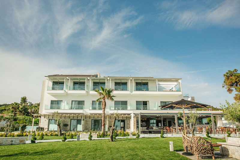 Blue Carpet Luxury Suites 7