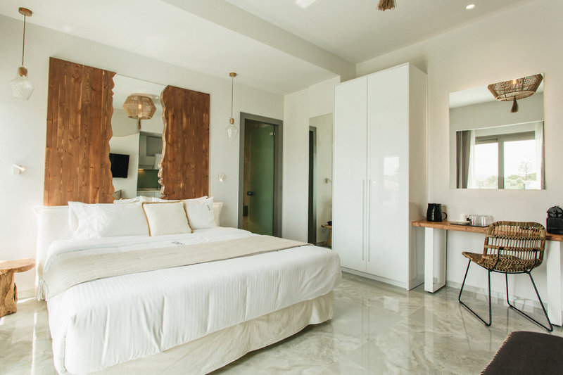 Blue Carpet Luxury Suites 14