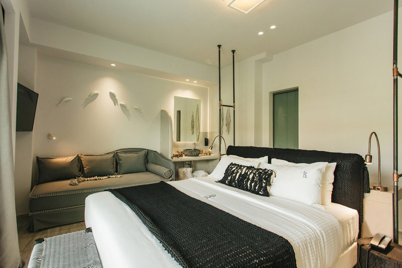 Blue Carpet Luxury Suites 16