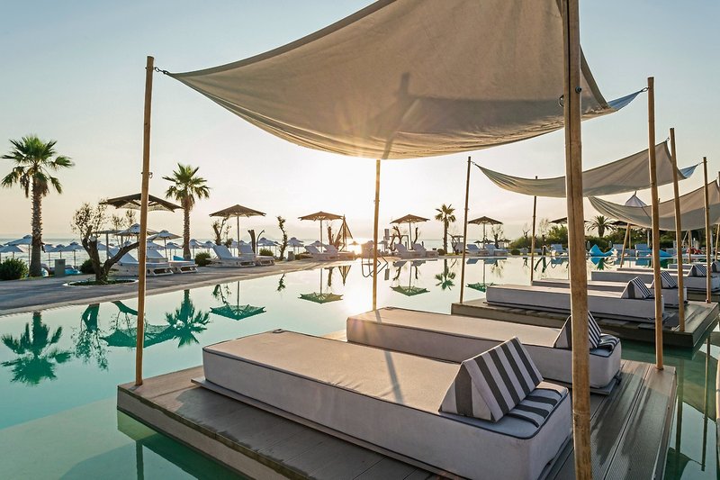 Blue Carpet Luxury Suites 1