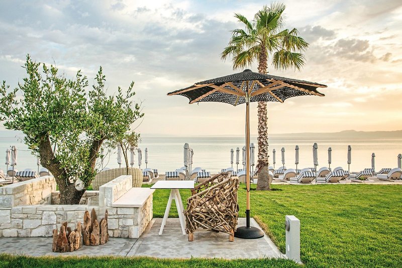 Blue Carpet Luxury Suites 4