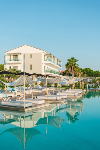 Blue Carpet Luxury Suites 5