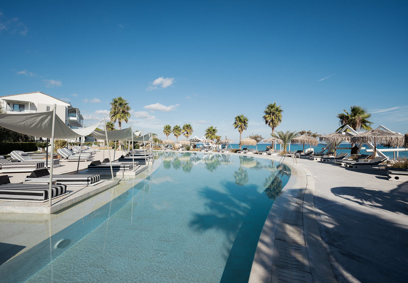 Blue Carpet Luxury Suites 7