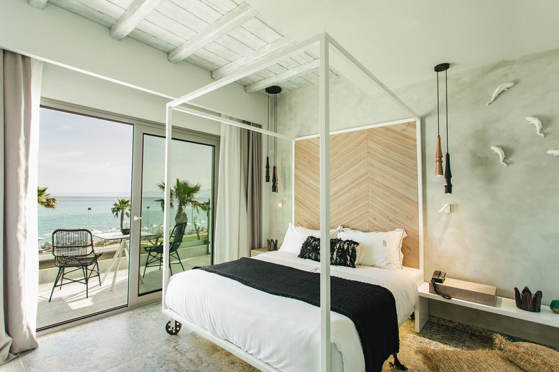 Blue Carpet Luxury Suites 18