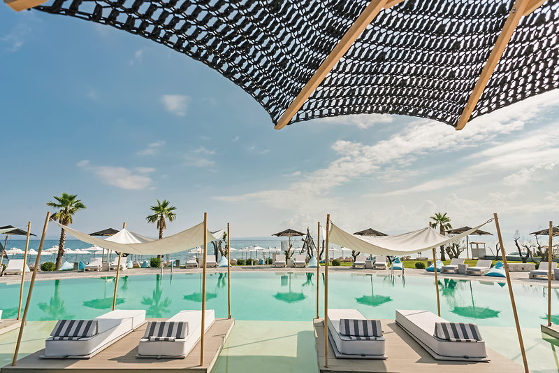Blue Carpet Luxury Suites 11