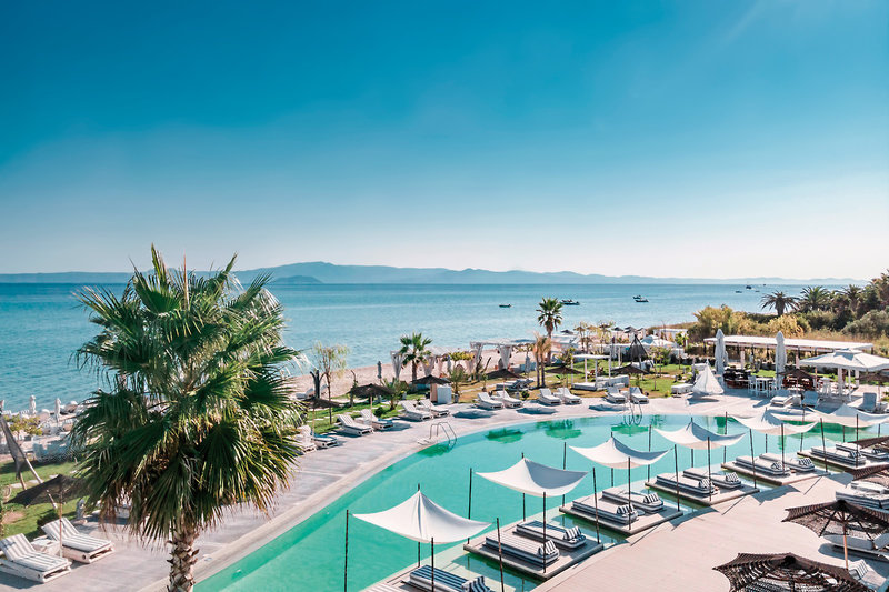 Blue Carpet Luxury Suites 14