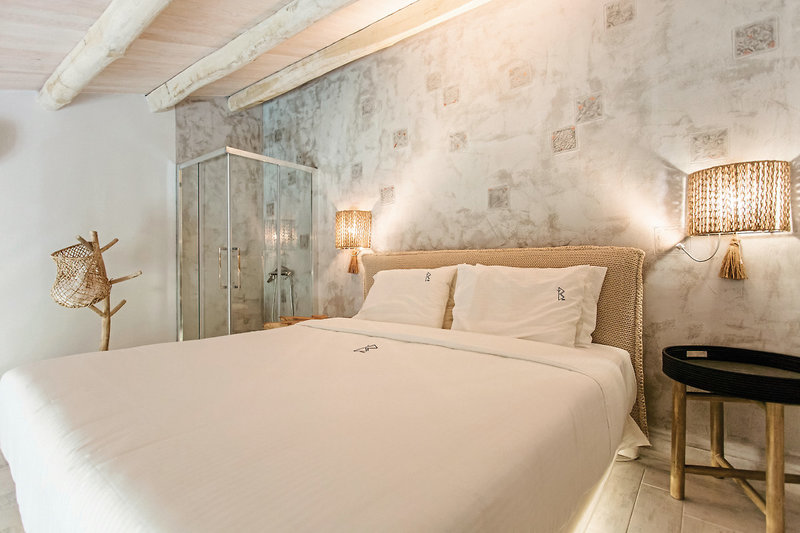 Blue Carpet Luxury Suites 18