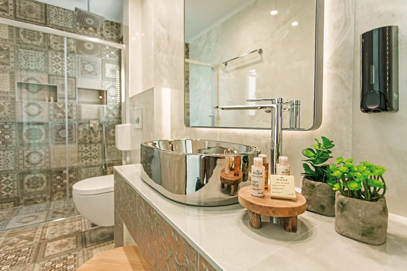 Blue Carpet Luxury Suites 21