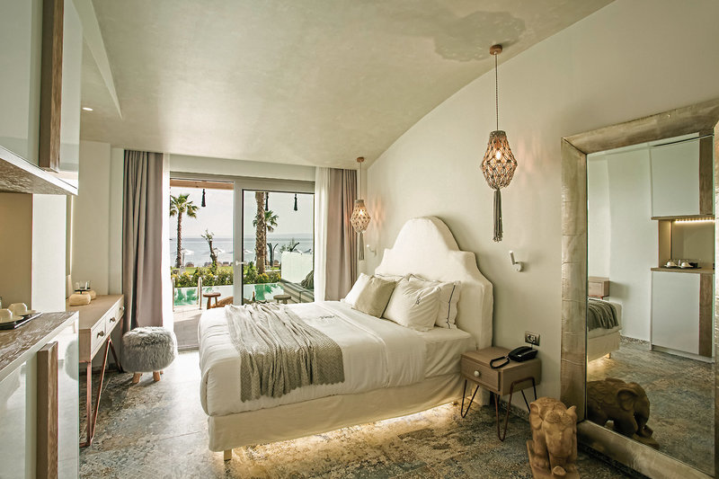 Blue Carpet Luxury Suites 25