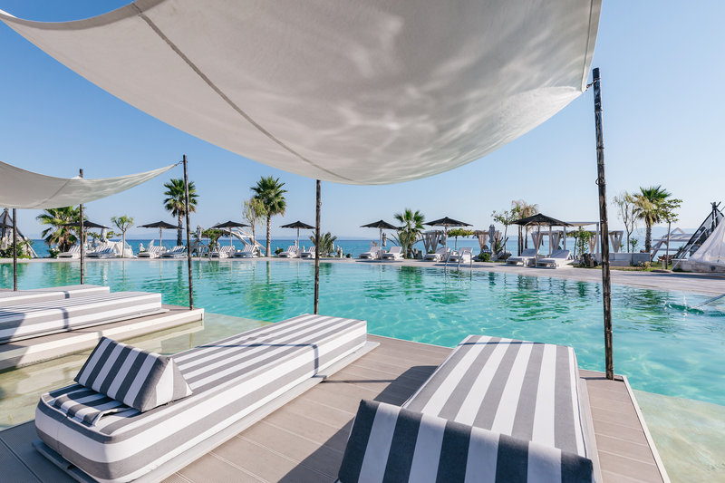 Blue Carpet Luxury Suites 6