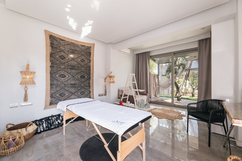 Blue Carpet Luxury Suites 15