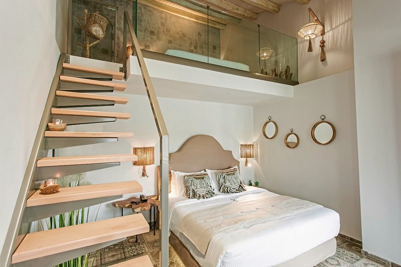 Blue Carpet Luxury Suites 3