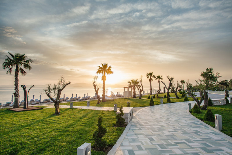 Blue Carpet Luxury Suites 4