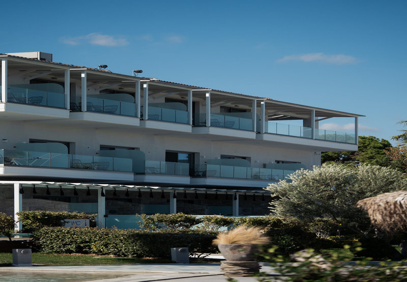 Blue Carpet Luxury Suites 8