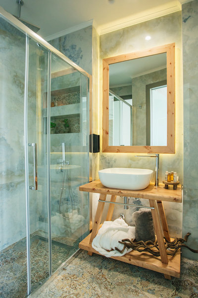 Blue Carpet Luxury Suites 17