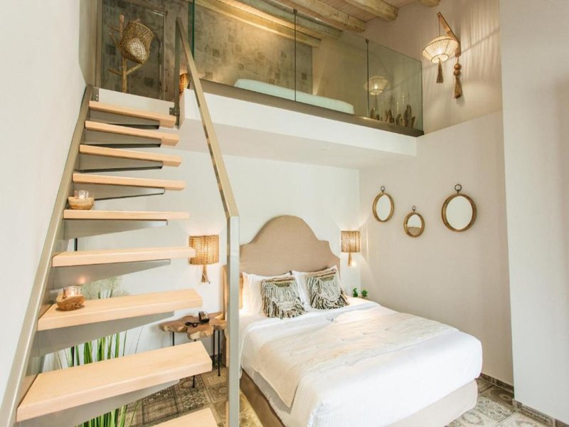 Blue Carpet Luxury Suites 21