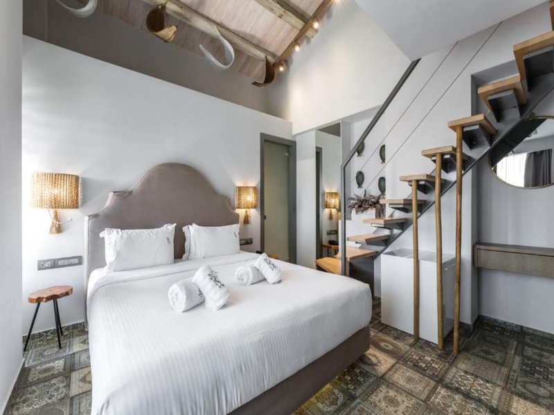 Blue Carpet Luxury Suites 22