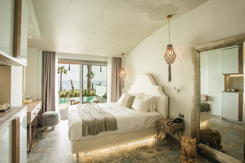 Blue Carpet Luxury Suites 1