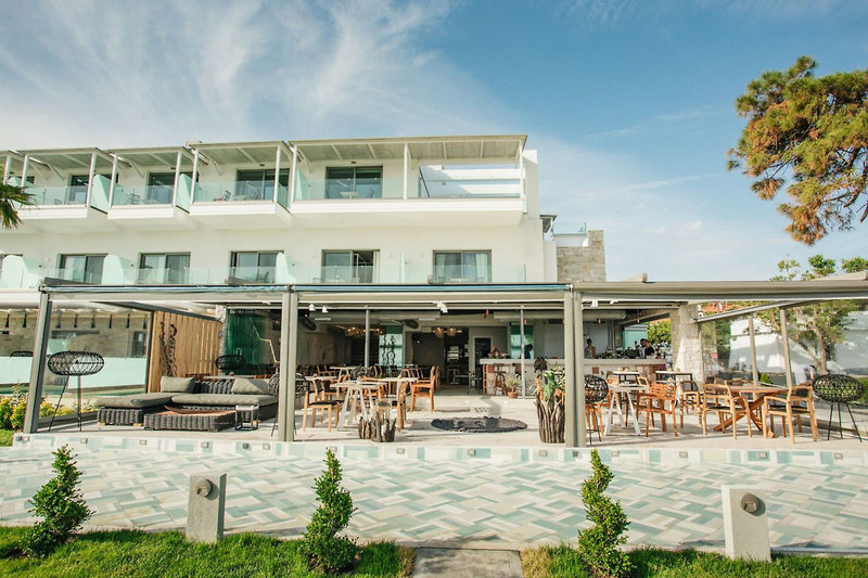 Blue Carpet Luxury Suites 5