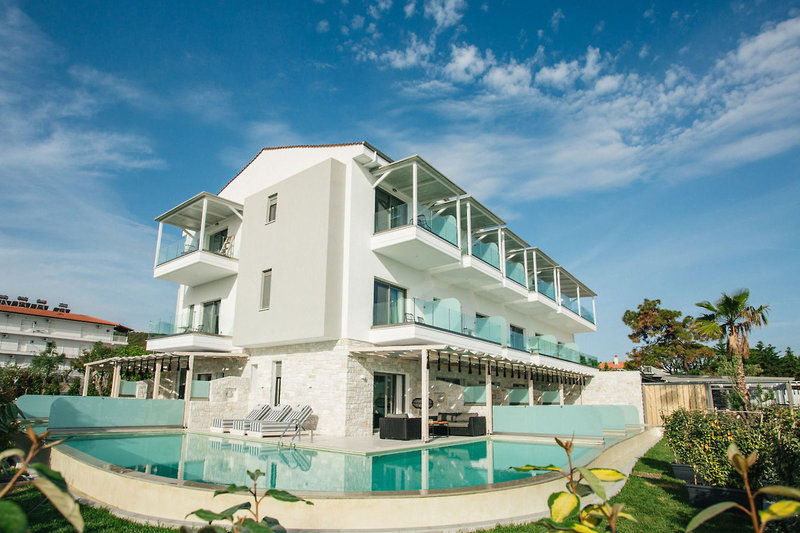 Blue Carpet Luxury Suites 6