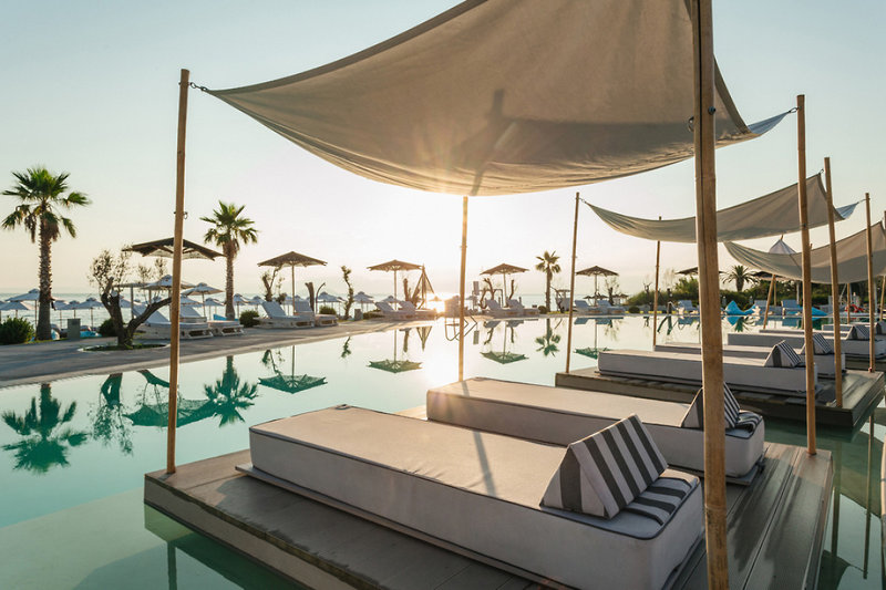 Blue Carpet Luxury Suites 12