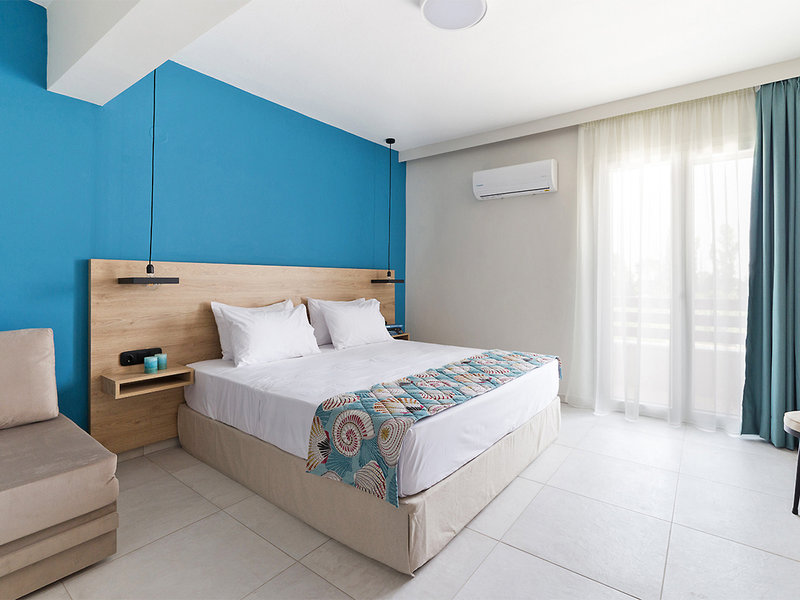 Mythic Summer Hotel  3