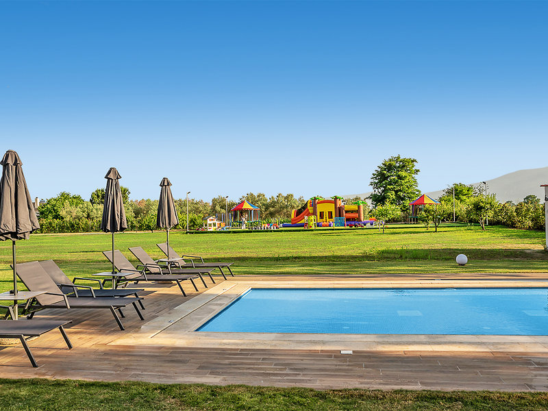 Mythic Summer Hotel  4