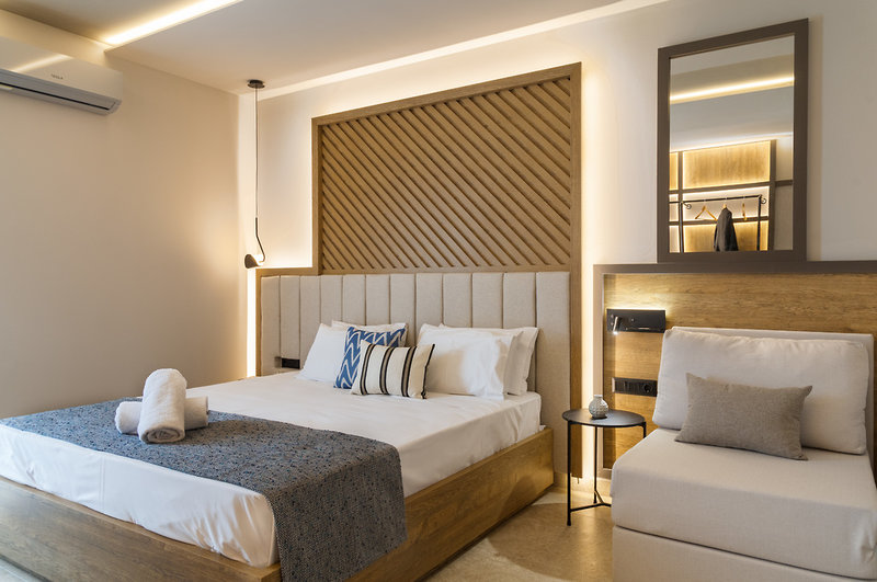 Mythic Summer Hotel  7