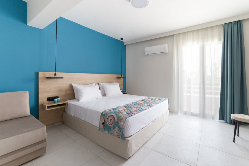 Mythic Summer Hotel  6