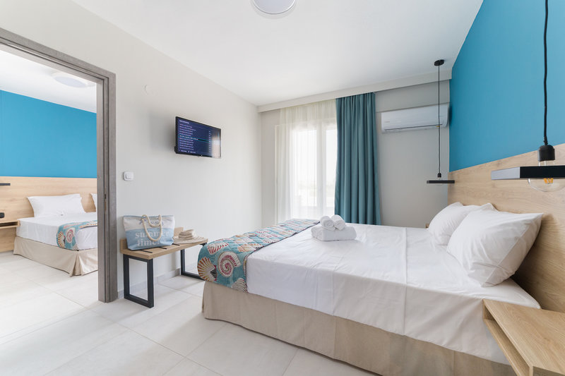 Mythic Summer Hotel  9