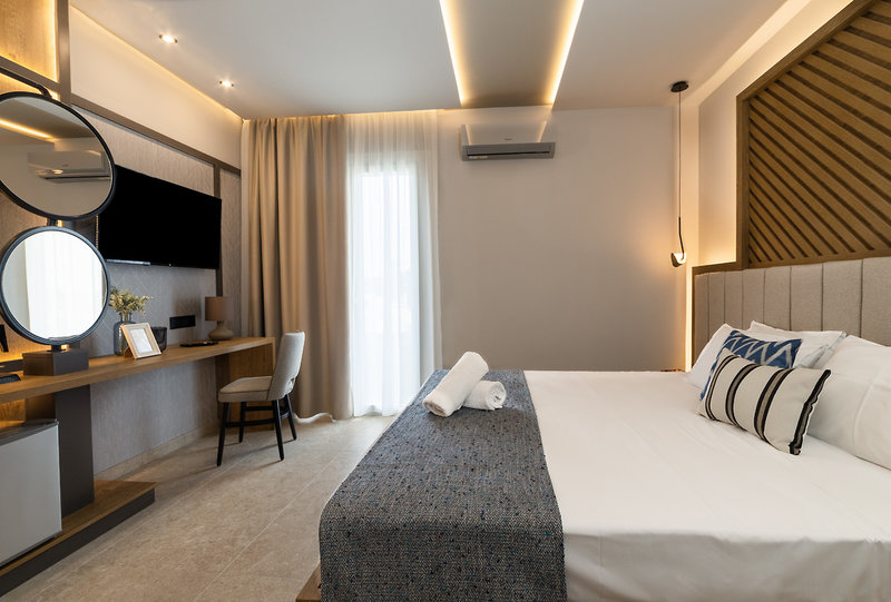 Mythic Summer Hotel  8