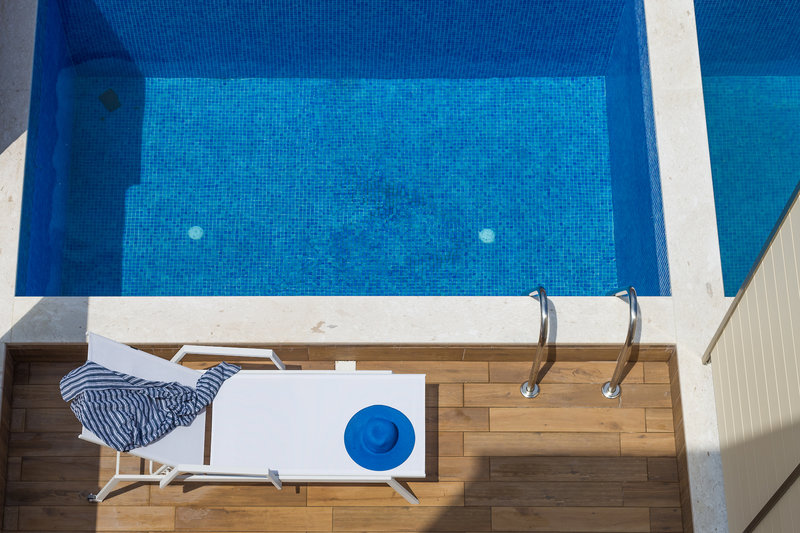 Mythic Summer Hotel  11