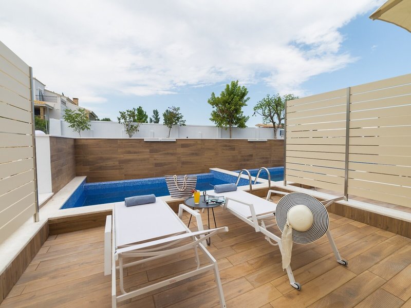 Mythic Summer Hotel  6