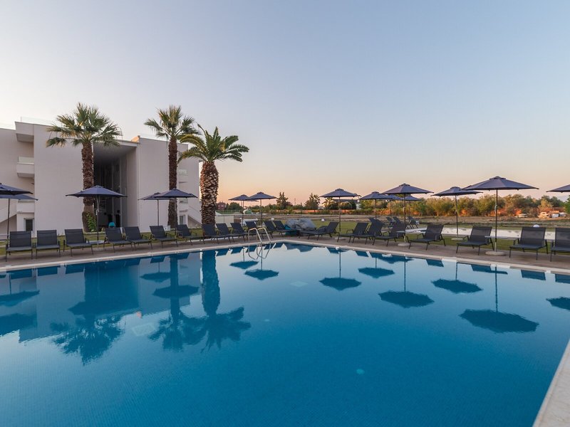 Mythic Summer Hotel  7