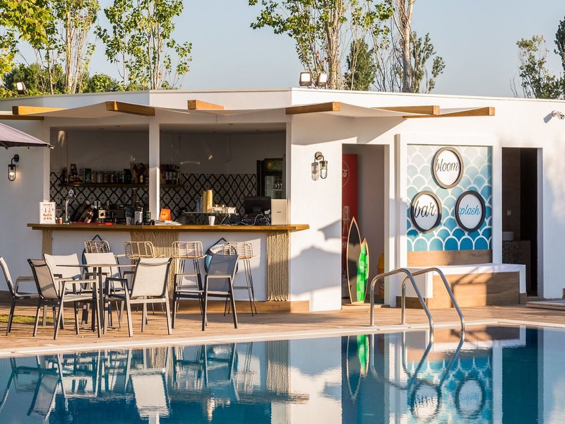 Mythic Summer Hotel  10