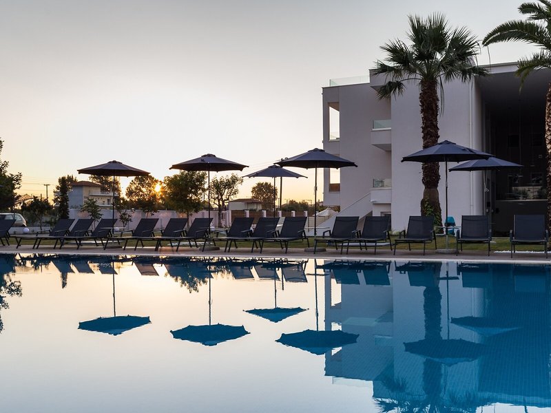 Mythic Summer Hotel  11