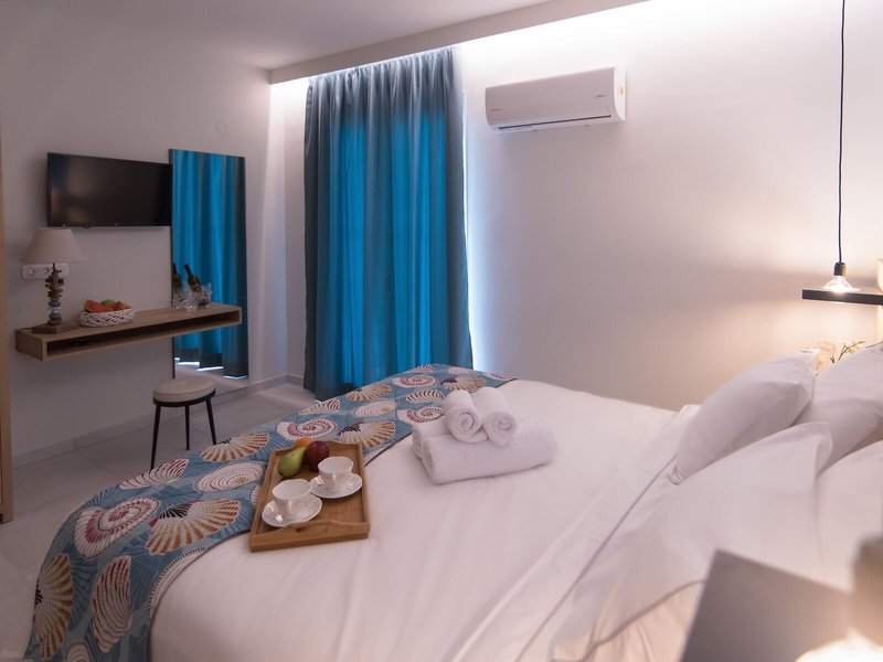 Mythic Summer Hotel  28