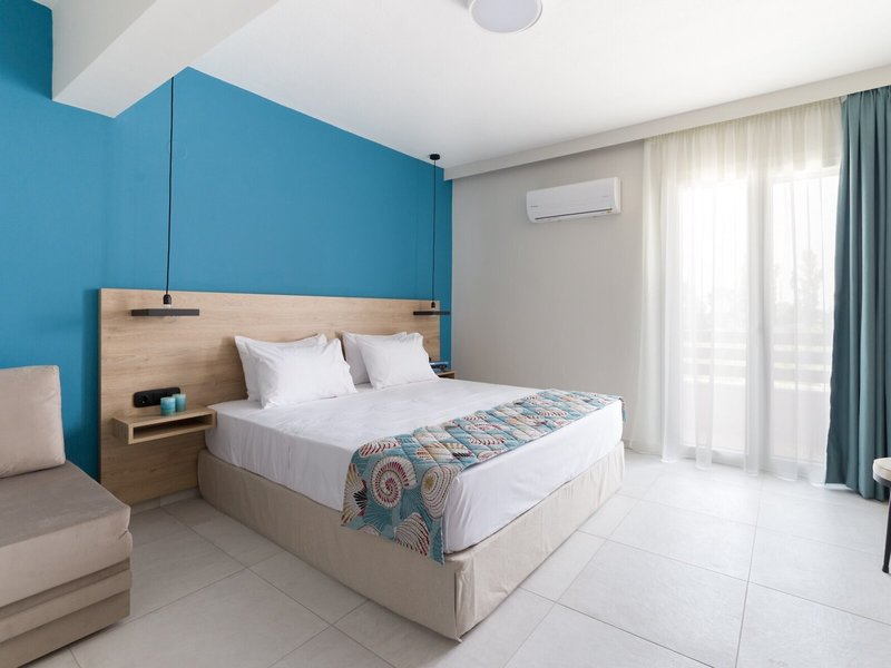 Mythic Summer Hotel  29