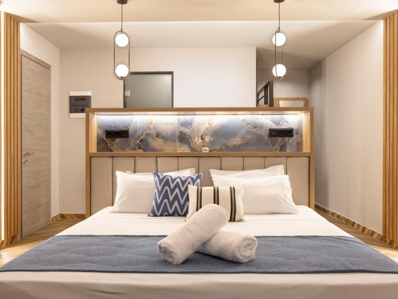Mythic Summer Hotel  30