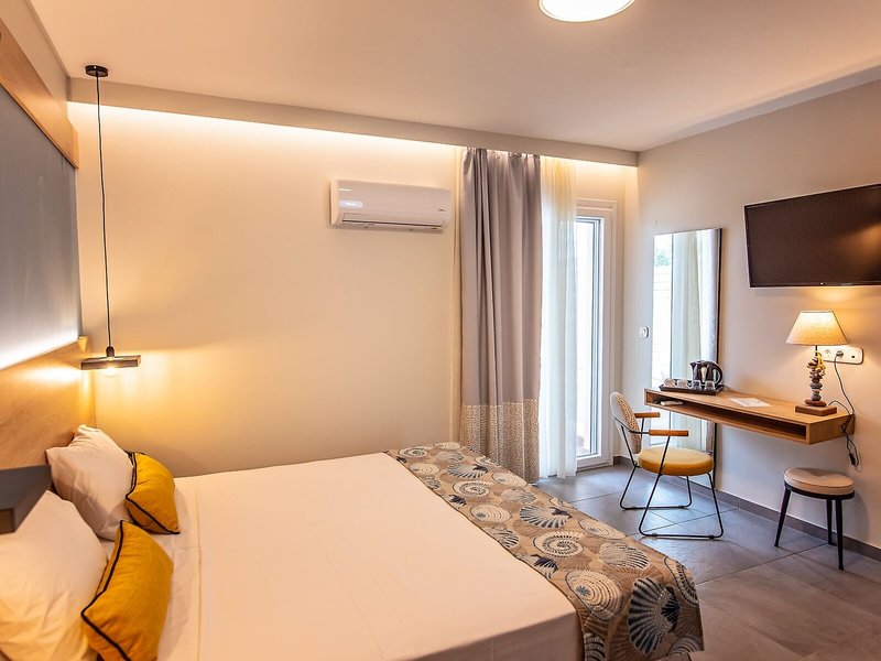 Mythic Summer Hotel  31