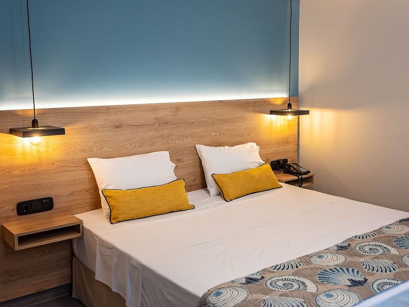 Mythic Summer Hotel  35
