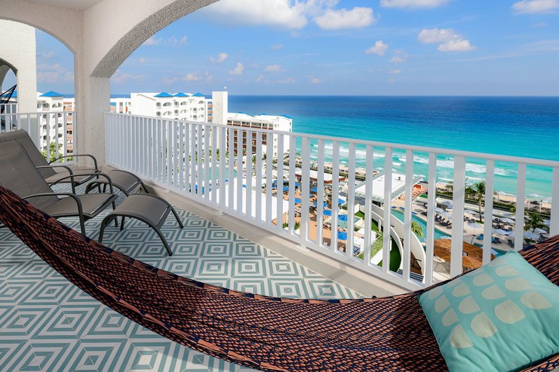 Hilton Cancun Mar Caribe All-Inclusive Resort 5