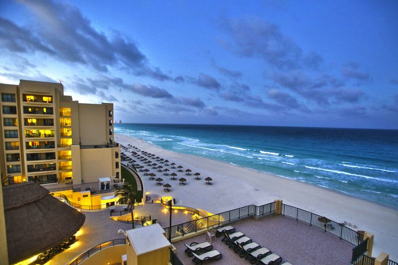 Hilton Cancun Mar Caribe All-Inclusive Resort 5