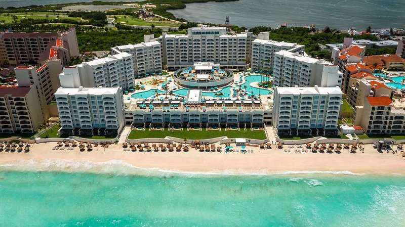 Hilton Cancun Mar Caribe All-Inclusive Resort 8