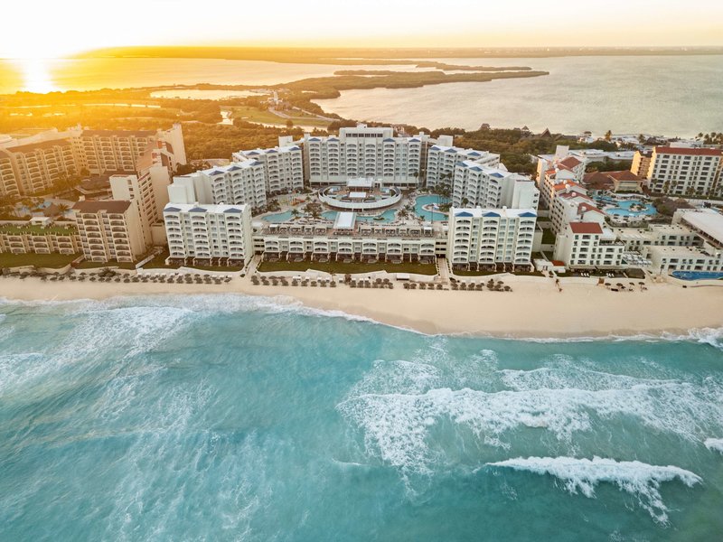 Hilton Cancun Mar Caribe All-Inclusive Resort 13